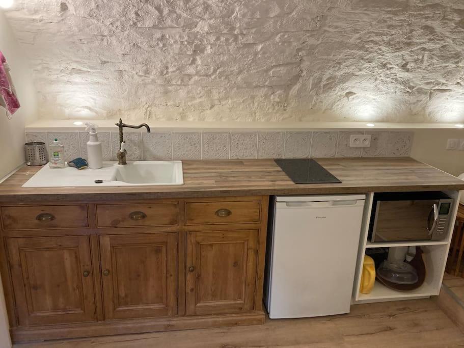 Les Matelles : Charmant Logement En Pierres Buitenkant foto